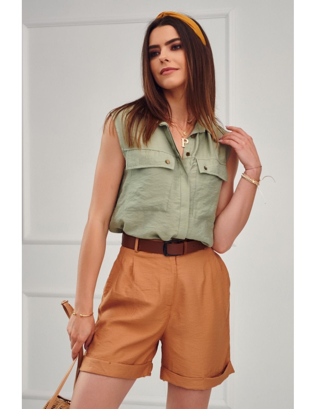 Pantaloni scurti de dama cu curea, caramel MP47361 - Magazin online - Boutique